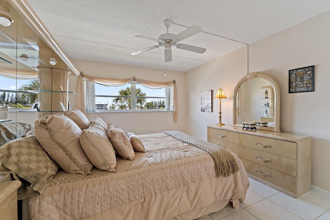 合同活跃: $209,000 (2 贝兹, 2 浴室, 1200 平方英尺)