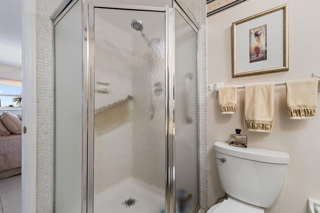 合同活跃: $209,000 (2 贝兹, 2 浴室, 1200 平方英尺)