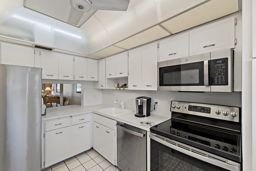 合同活跃: $209,000 (2 贝兹, 2 浴室, 1200 平方英尺)