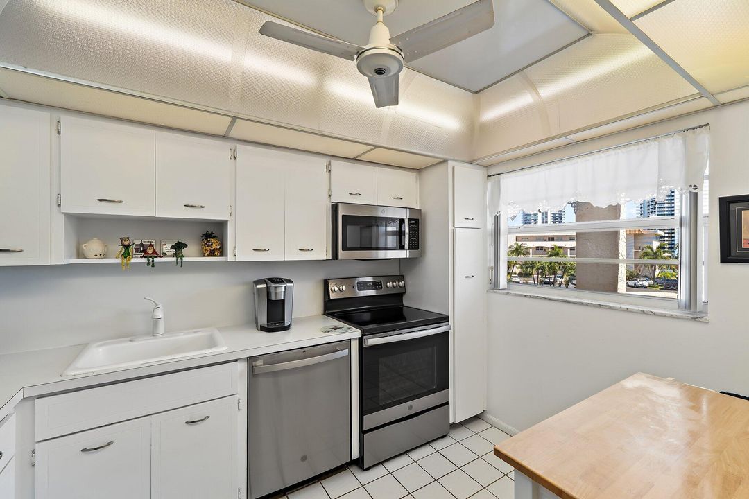 合同活跃: $209,000 (2 贝兹, 2 浴室, 1200 平方英尺)