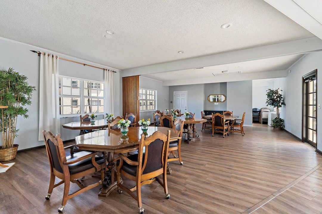 合同活跃: $209,000 (2 贝兹, 2 浴室, 1200 平方英尺)