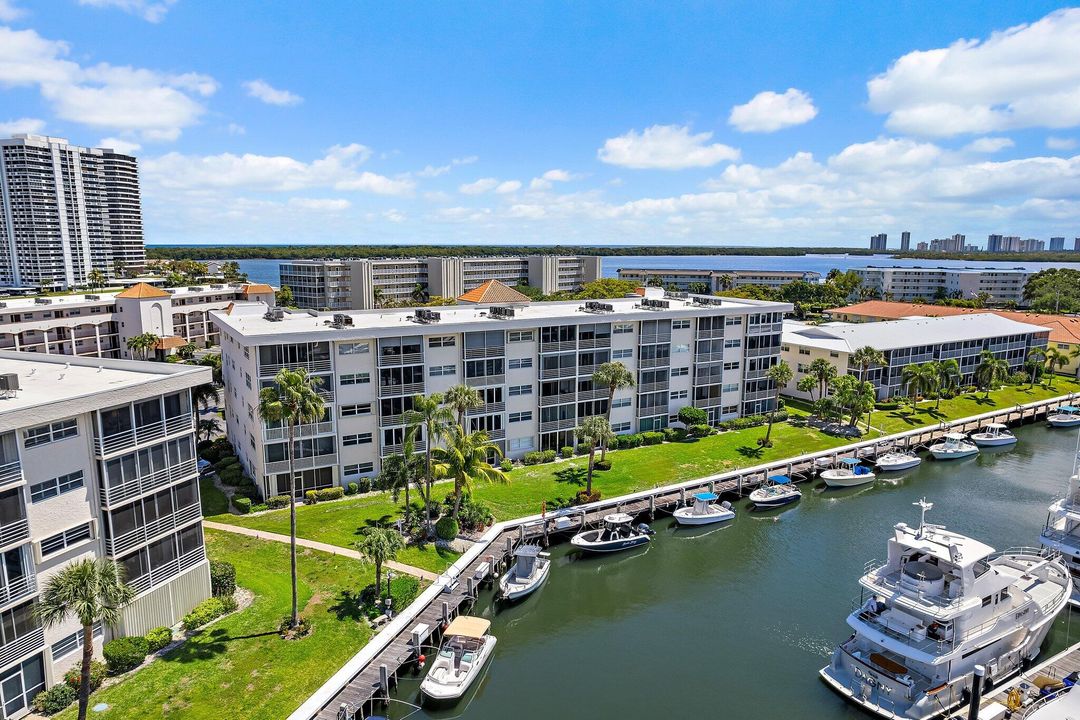 合同活跃: $209,000 (2 贝兹, 2 浴室, 1200 平方英尺)