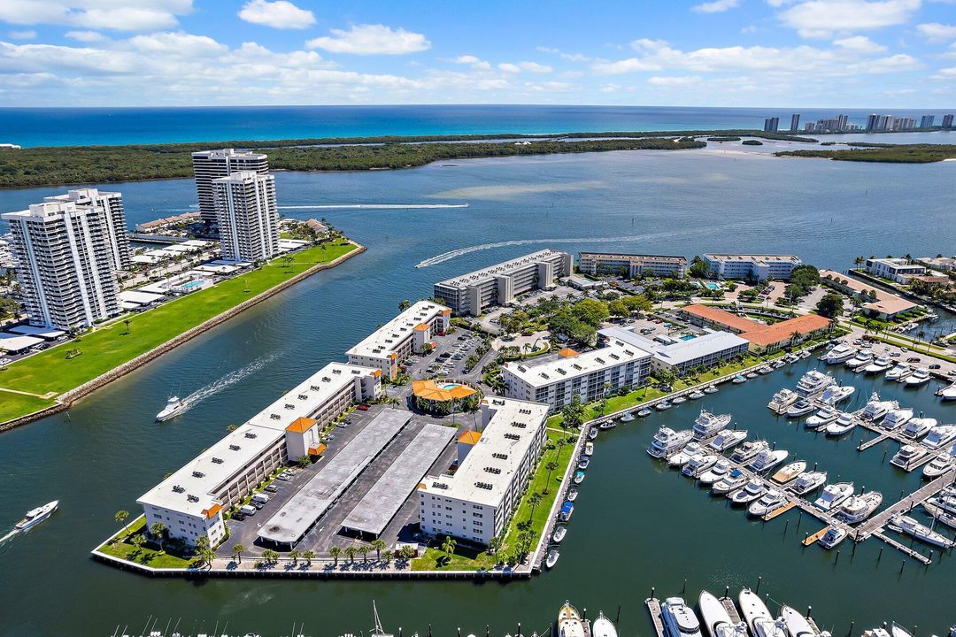 合同活跃: $209,000 (2 贝兹, 2 浴室, 1200 平方英尺)