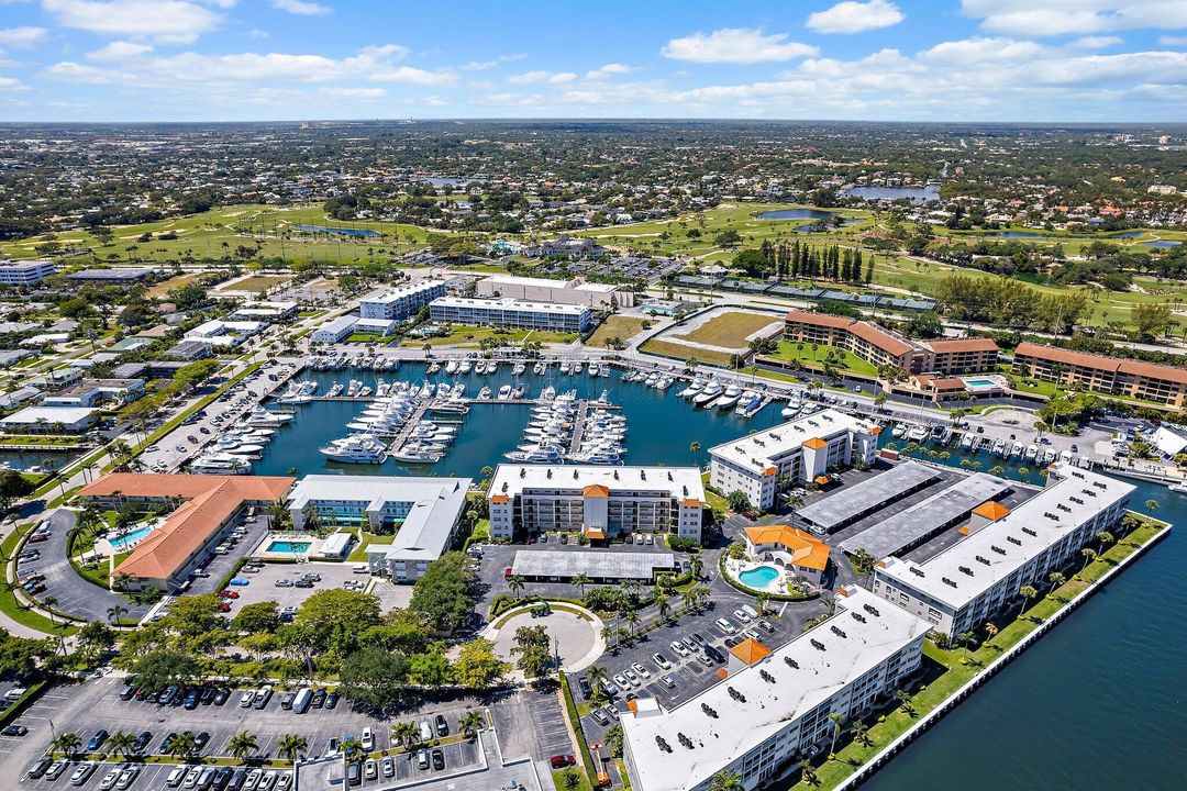 合同活跃: $209,000 (2 贝兹, 2 浴室, 1200 平方英尺)