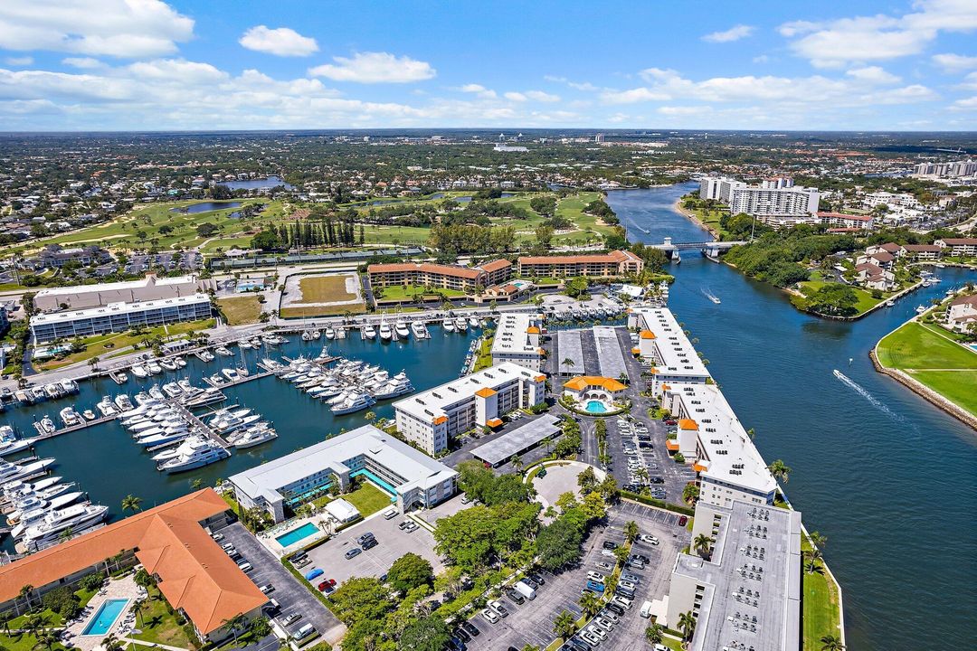 合同活跃: $209,000 (2 贝兹, 2 浴室, 1200 平方英尺)