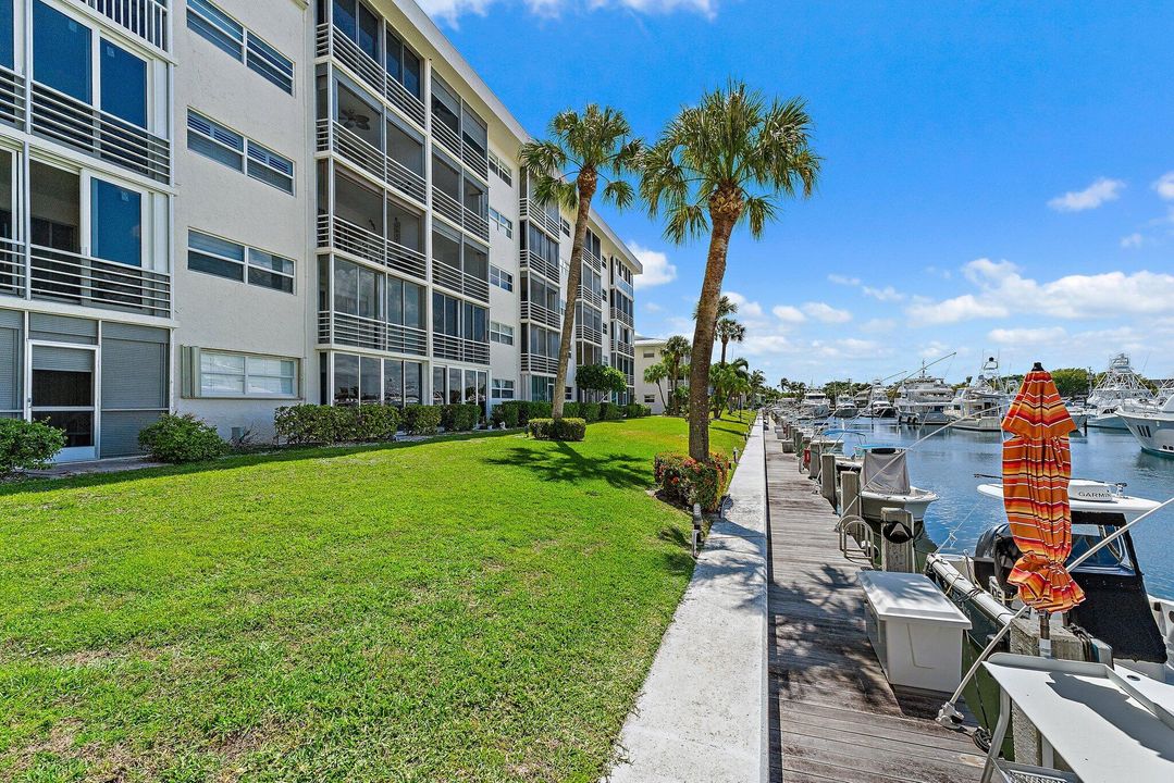 合同活跃: $209,000 (2 贝兹, 2 浴室, 1200 平方英尺)