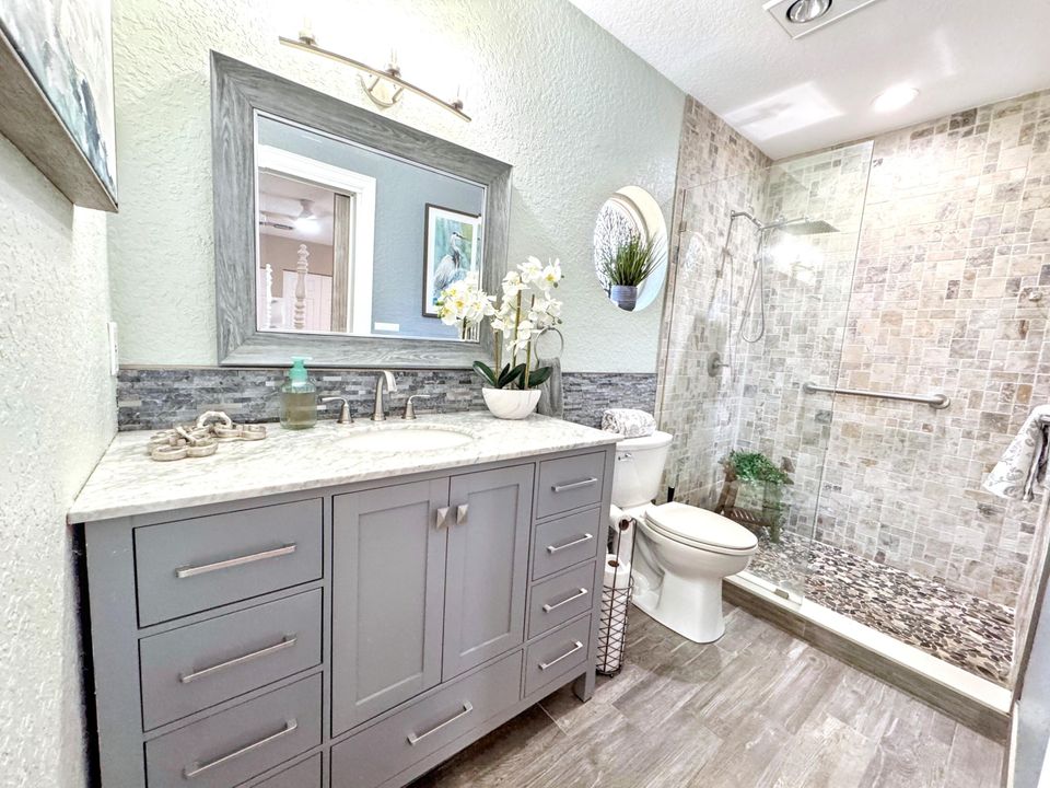 合同活跃: $1,082,000 (3 贝兹, 2 浴室, 1705 平方英尺)