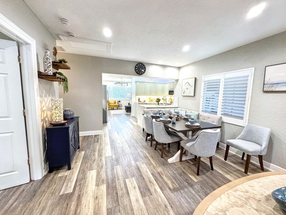 合同活跃: $1,082,000 (3 贝兹, 2 浴室, 1705 平方英尺)