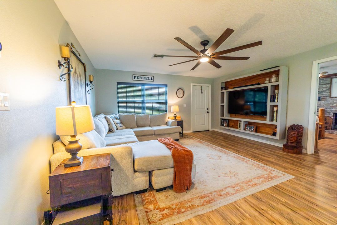 Active With Contract: $369,900 (3 beds, 2 baths, 1440 Square Feet)