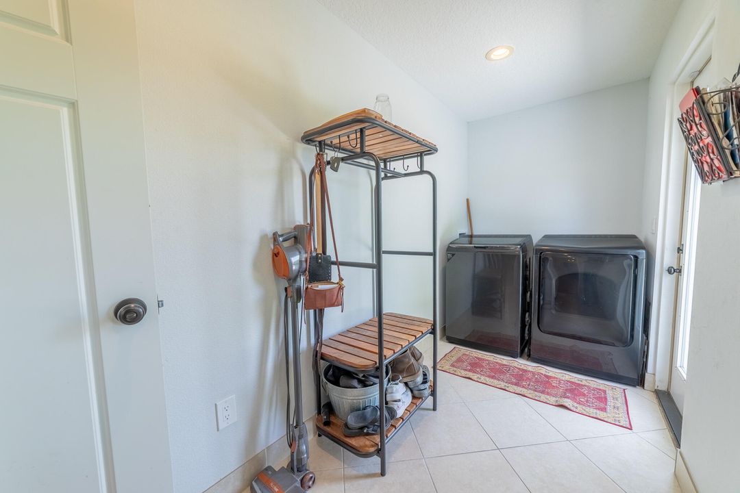 Active With Contract: $369,900 (3 beds, 2 baths, 1440 Square Feet)