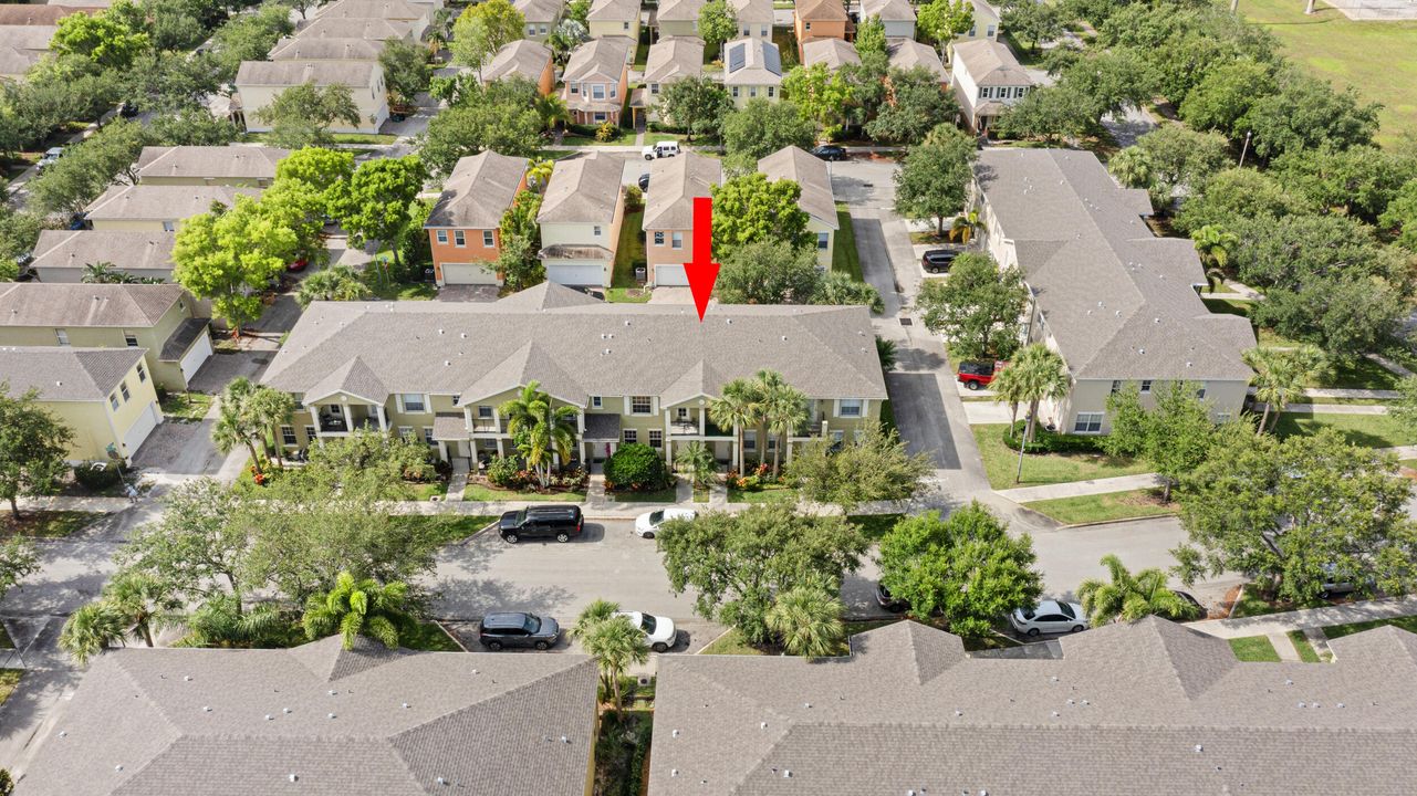 Active With Contract: $236,000 (2 beds, 2 baths, 1350 Square Feet)