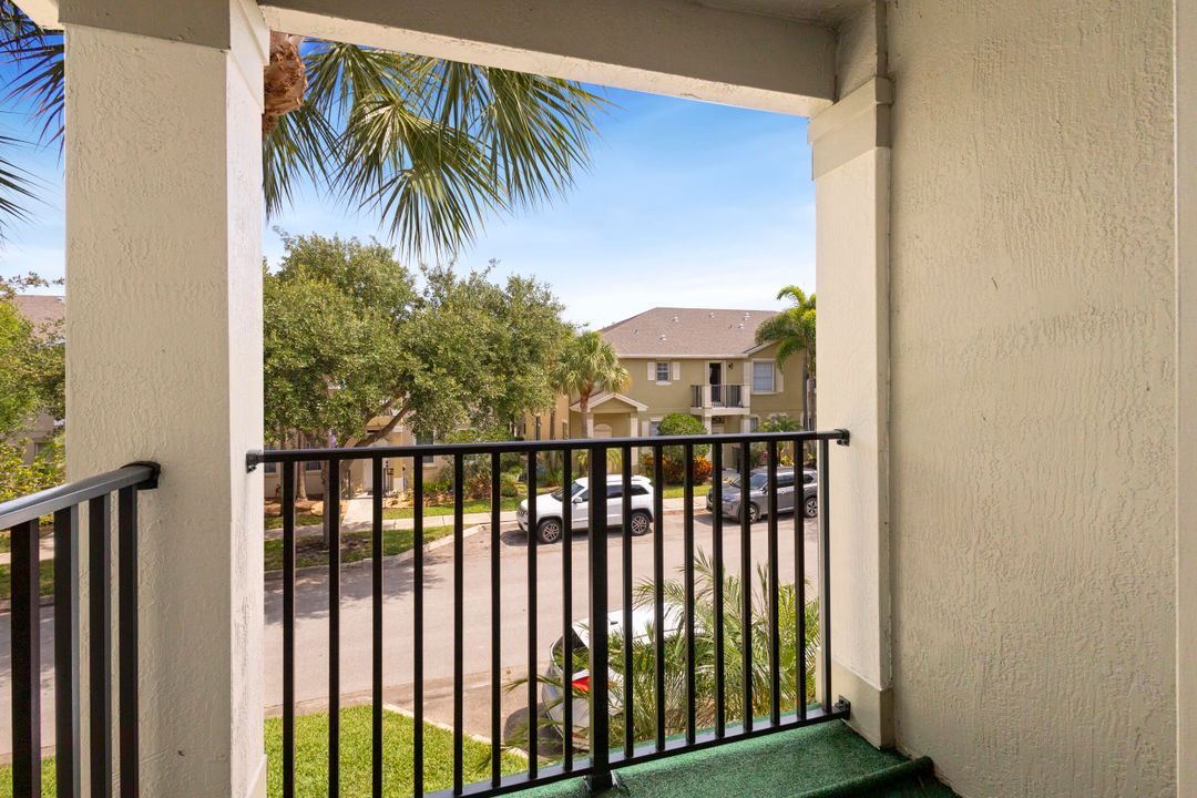 Active With Contract: $236,000 (2 beds, 2 baths, 1350 Square Feet)