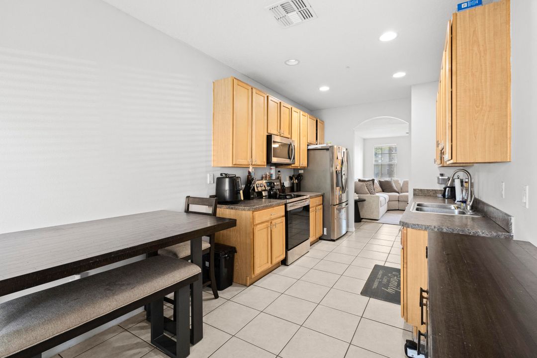 Active With Contract: $236,000 (2 beds, 2 baths, 1350 Square Feet)