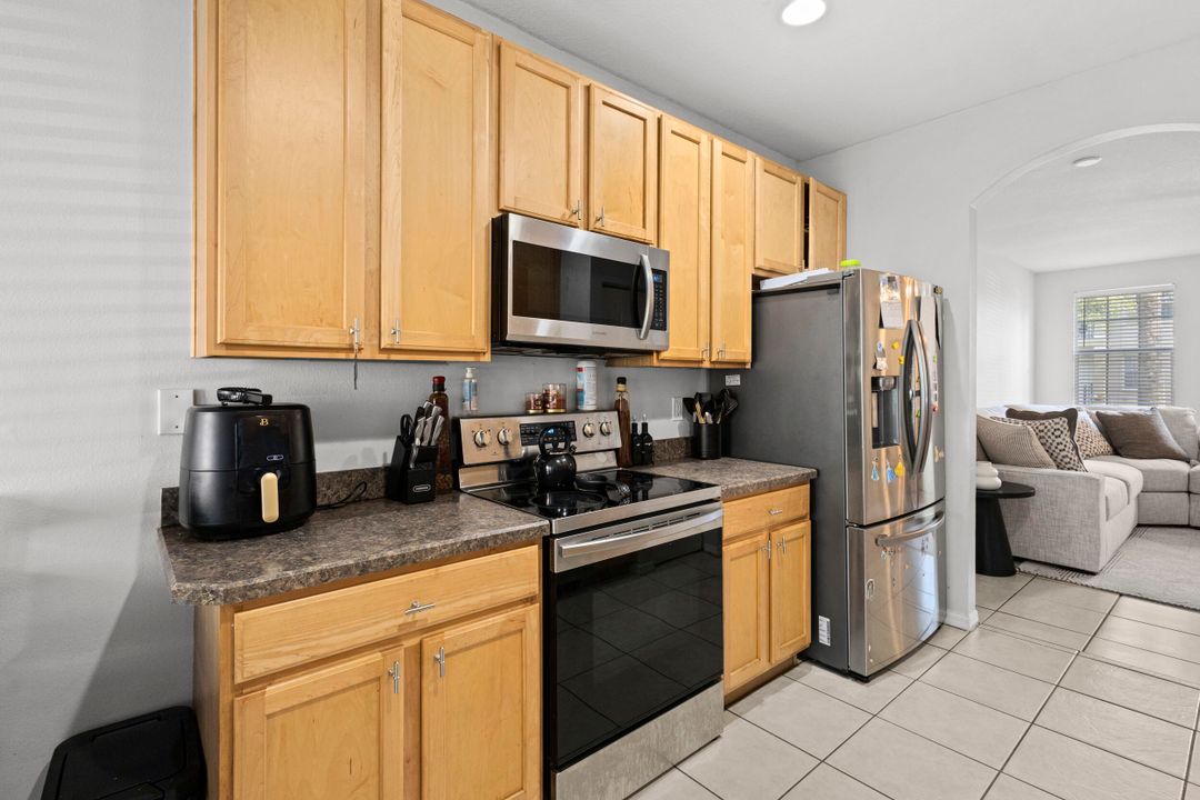 Active With Contract: $236,000 (2 beds, 2 baths, 1350 Square Feet)