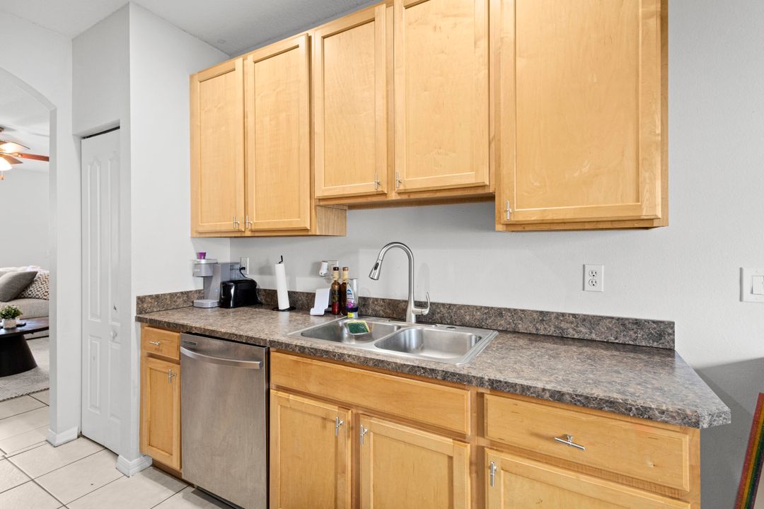 Active With Contract: $236,000 (2 beds, 2 baths, 1350 Square Feet)