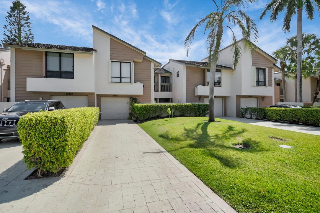 На продажу: $567,500 (3 спален, 3 ванн, 2105 Квадратных фут)