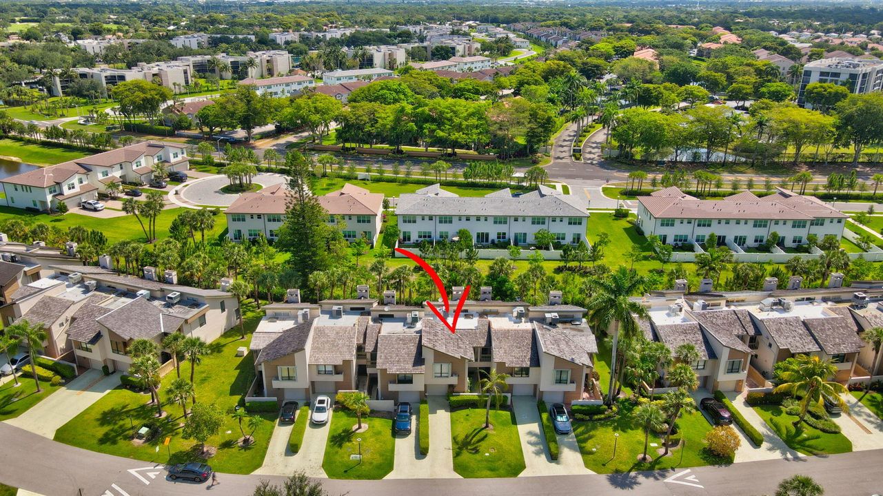 На продажу: $567,500 (3 спален, 3 ванн, 2105 Квадратных фут)