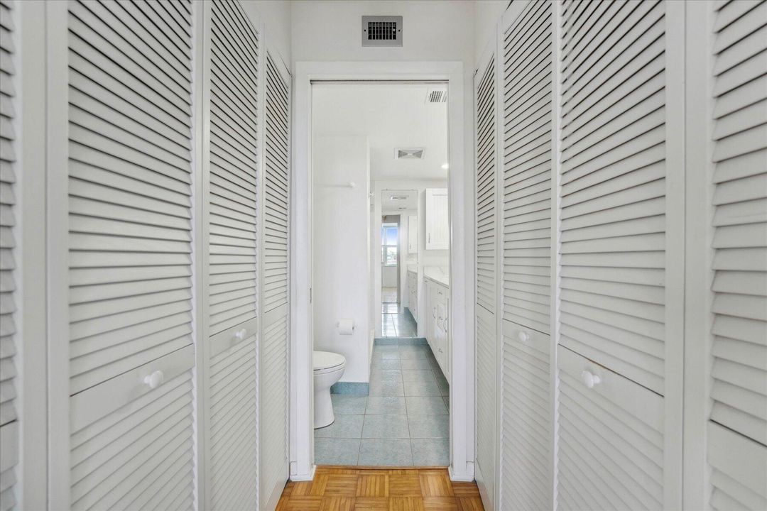 Active With Contract: $239,999 (2 beds, 2 baths, 1001 Square Feet)