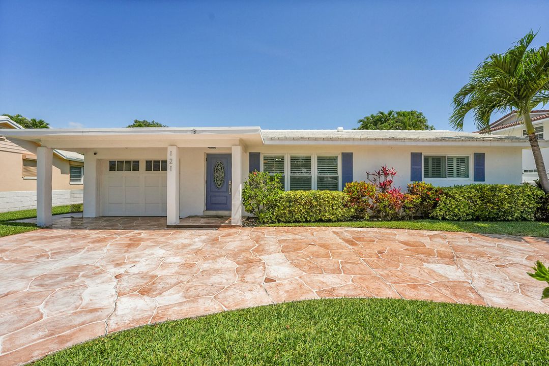 Vendido Recientemente: $1,240,000 (2 camas, 2 baños, 1026 Pies cuadrados)