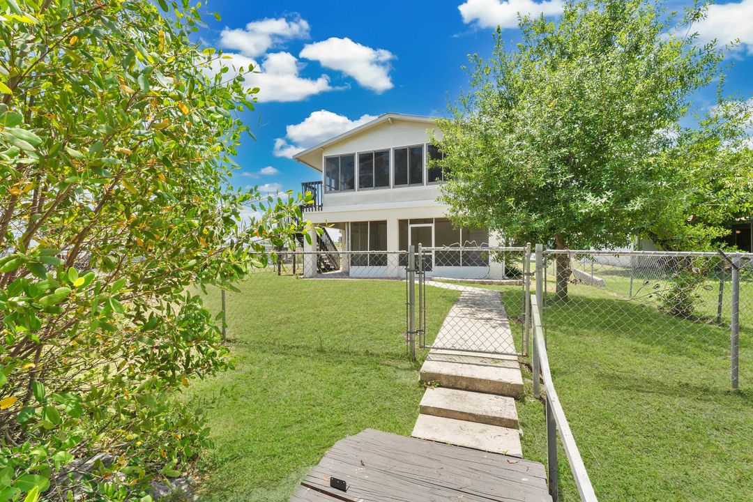 For Sale: $319,000 (3 beds, 2 baths, 2085 Square Feet)