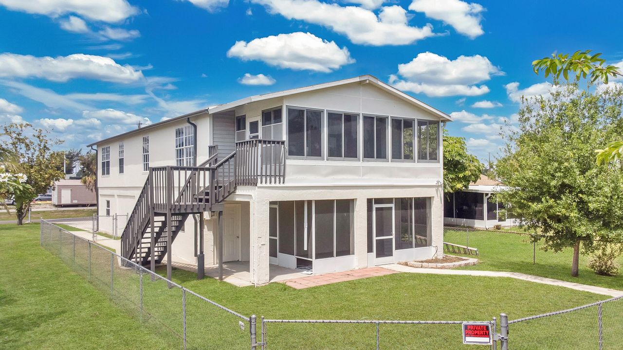 For Sale: $319,000 (3 beds, 2 baths, 2085 Square Feet)