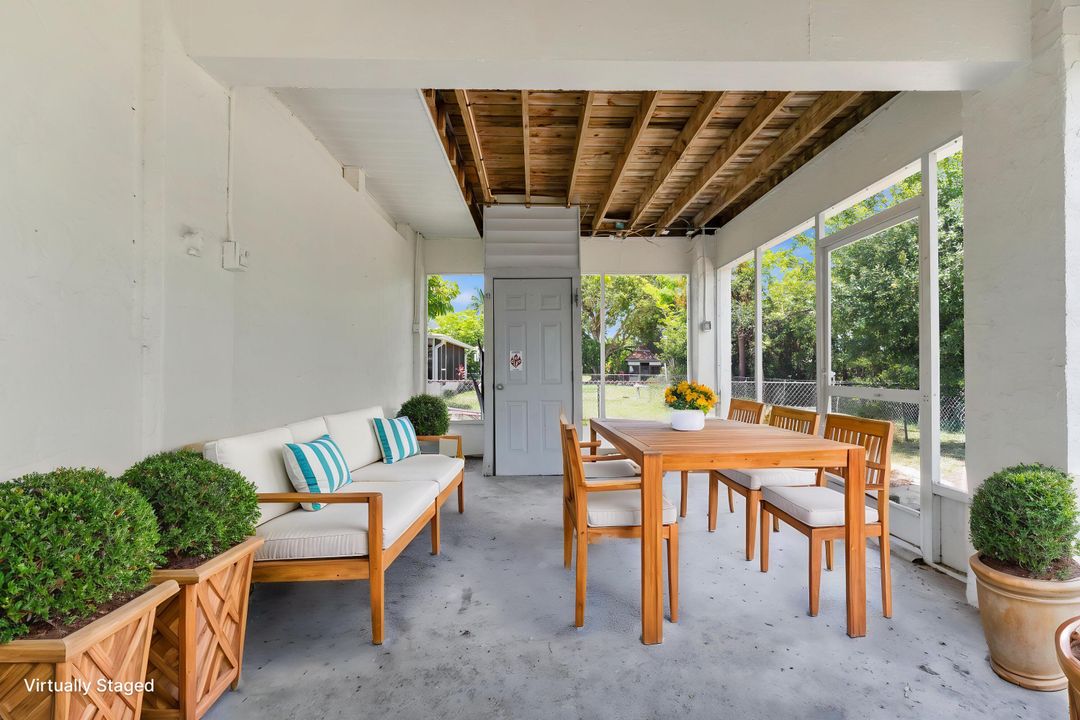 For Sale: $319,000 (3 beds, 2 baths, 2085 Square Feet)