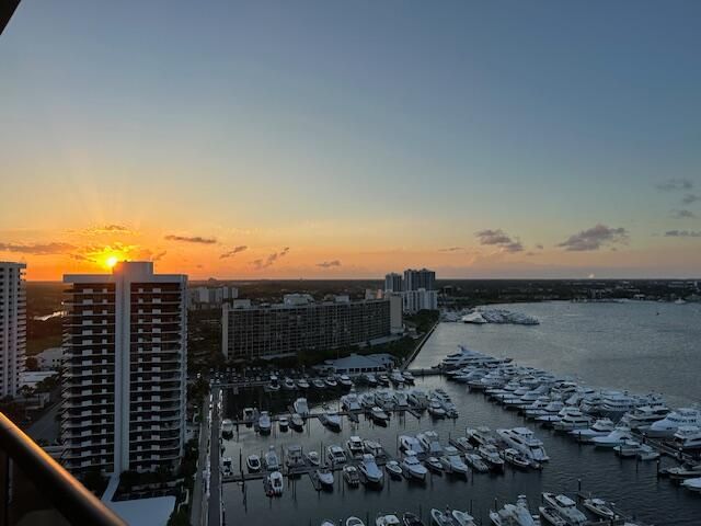 待售: $1,650,000 (2 贝兹, 2 浴室, 2448 平方英尺)