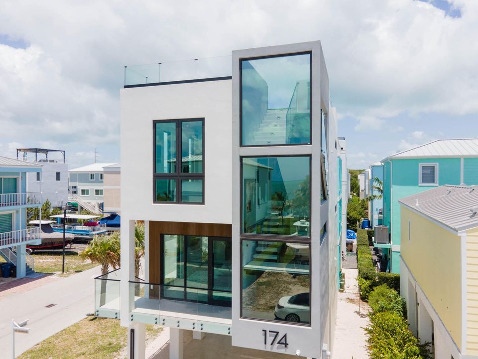 En Venta: $1,600,000 (3 camas, 3 baños, 1399 Pies cuadrados)