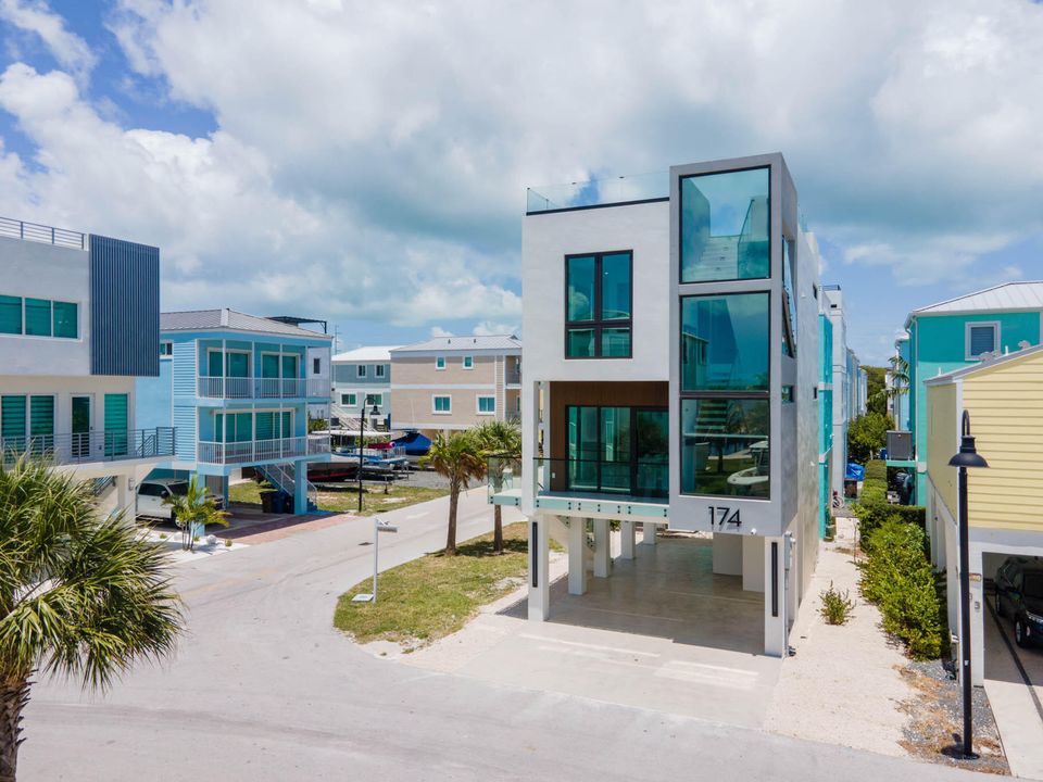 En Venta: $1,600,000 (3 camas, 3 baños, 1399 Pies cuadrados)