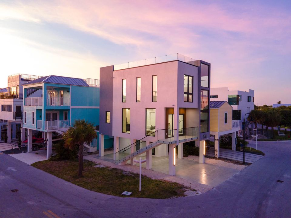 En Venta: $1,600,000 (3 camas, 3 baños, 1399 Pies cuadrados)