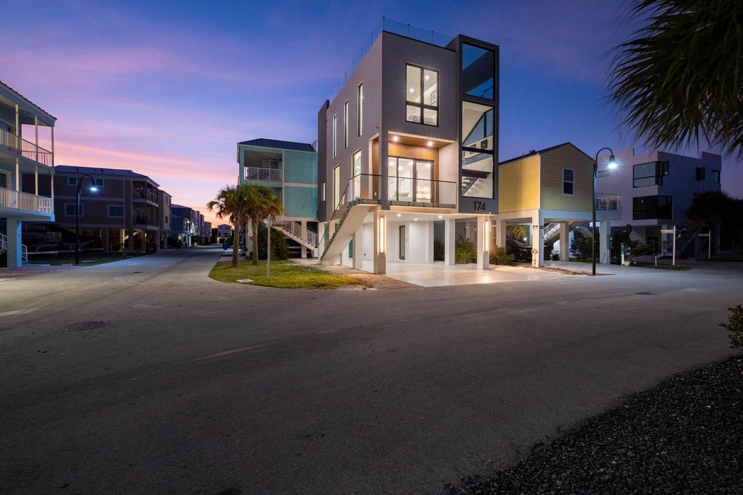 En Venta: $1,600,000 (3 camas, 3 baños, 1399 Pies cuadrados)