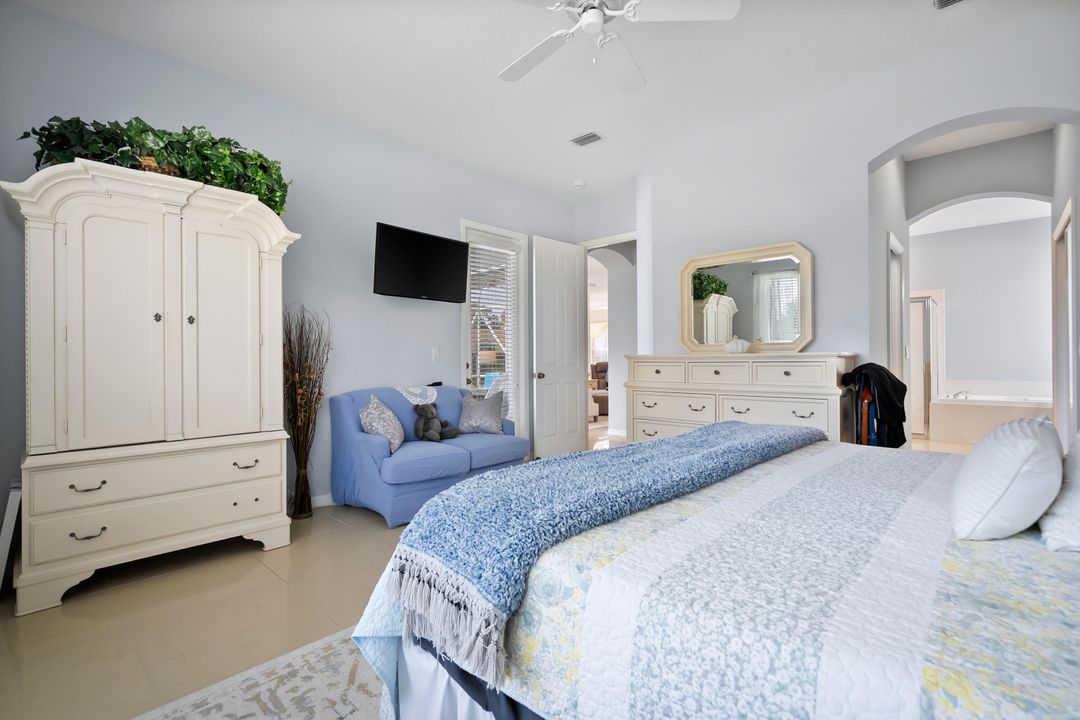 Под контрактом: $639,900 (3 спален, 2 ванн, 1812 Квадратных фут)