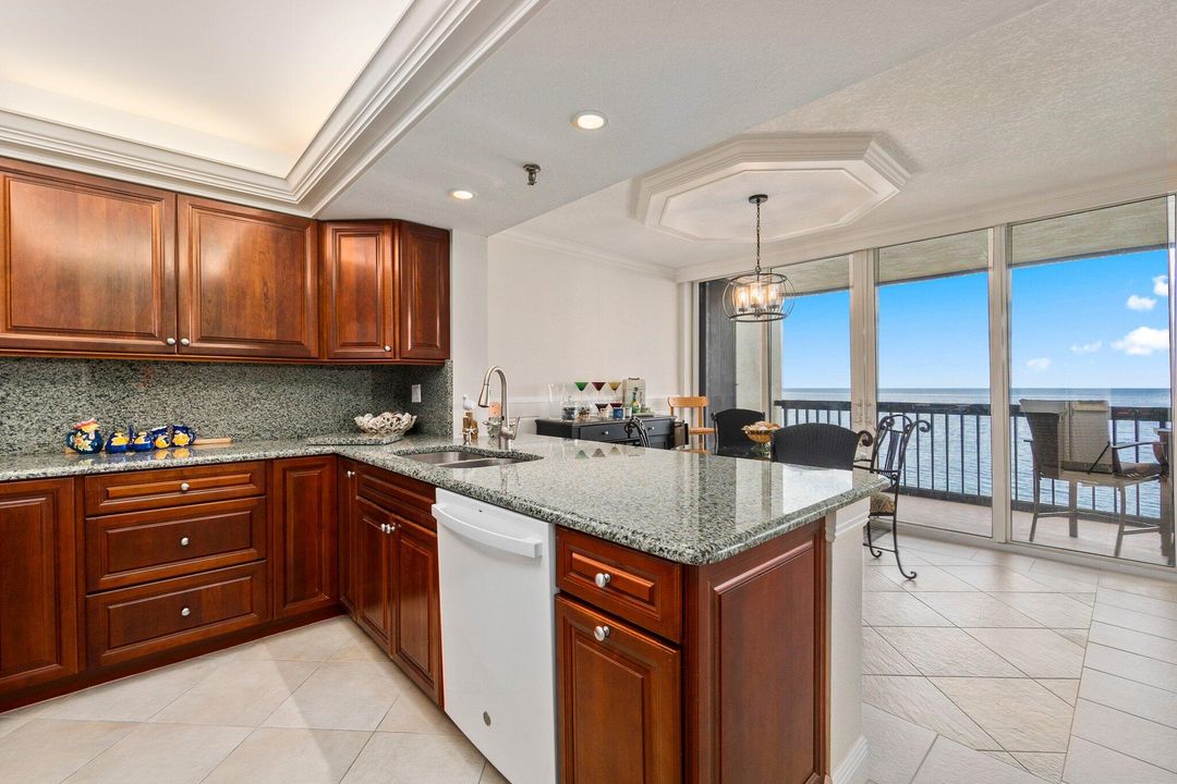 В аренду: $5,000 (2 спален, 2 ванн, 1281 Квадратных фут)