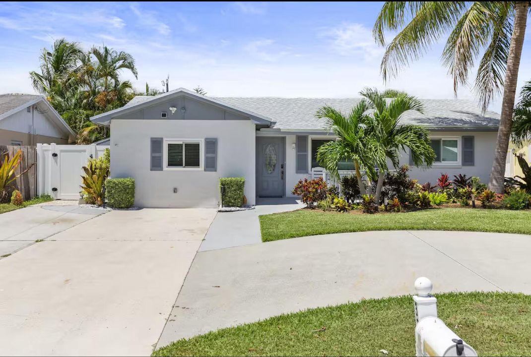 Activo con contrato: $4,200 (4 camas, 2 baños, 1426 Pies cuadrados)