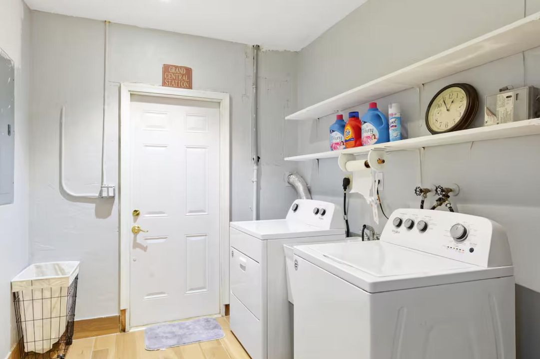 Activo con contrato: $4,200 (4 camas, 2 baños, 1426 Pies cuadrados)