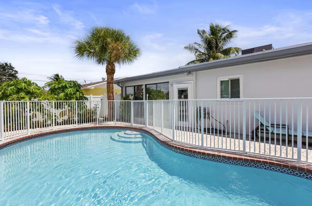 Activo con contrato: $4,200 (4 camas, 2 baños, 1426 Pies cuadrados)