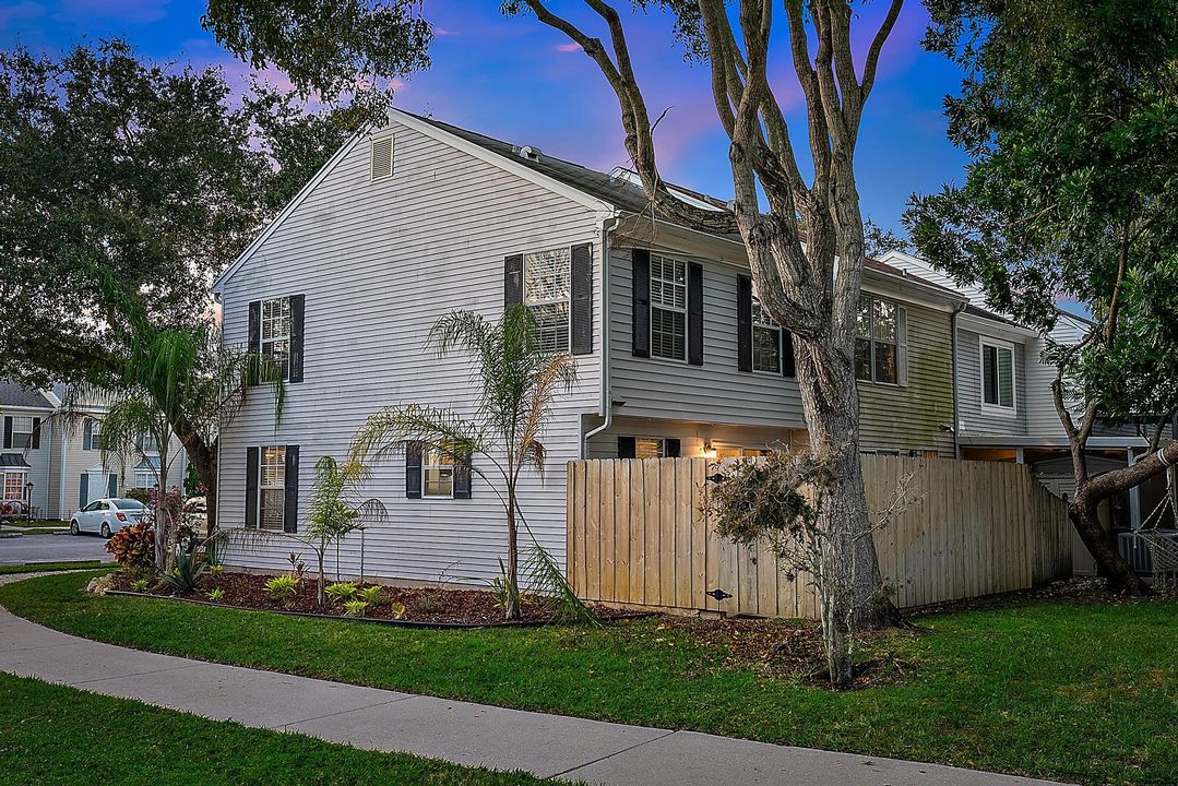 待售: $320,000 (2 贝兹, 2 浴室, 1058 平方英尺)