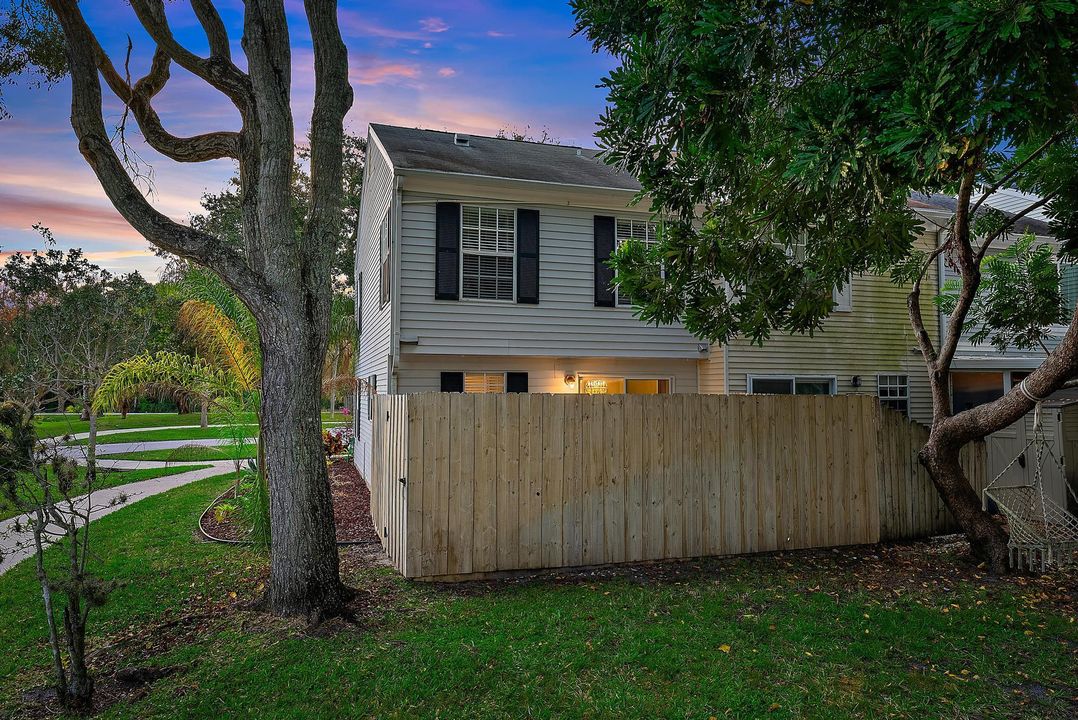 待售: $320,000 (2 贝兹, 2 浴室, 1058 平方英尺)