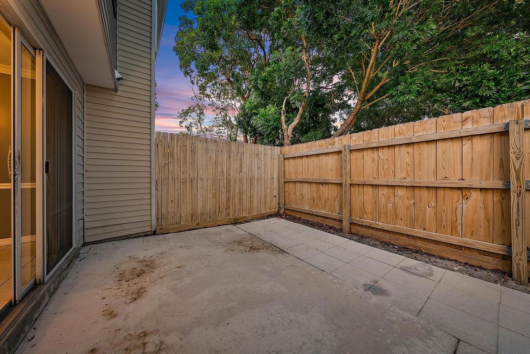 待售: $320,000 (2 贝兹, 2 浴室, 1058 平方英尺)