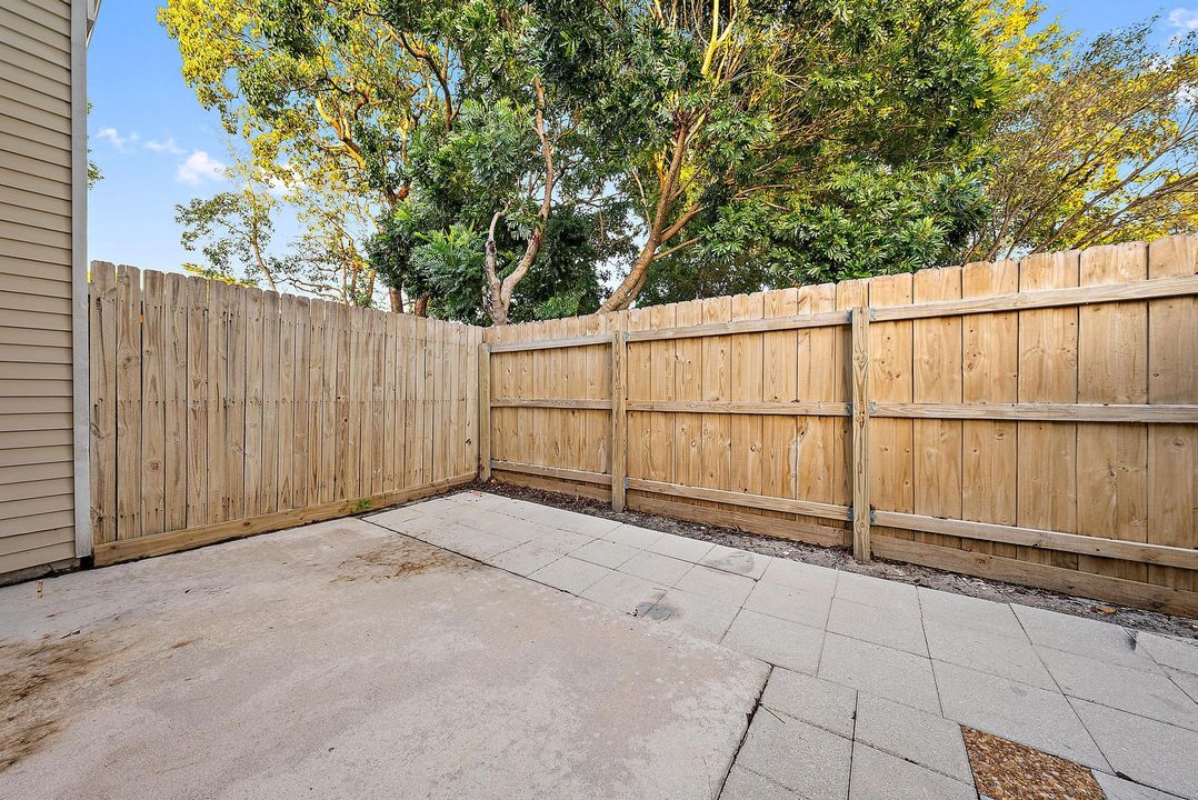 待售: $320,000 (2 贝兹, 2 浴室, 1058 平方英尺)