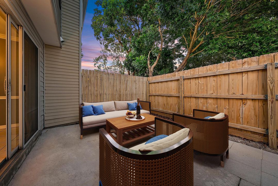 待售: $320,000 (2 贝兹, 2 浴室, 1058 平方英尺)