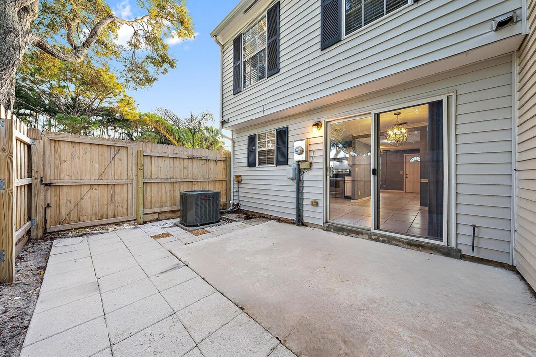 待售: $320,000 (2 贝兹, 2 浴室, 1058 平方英尺)