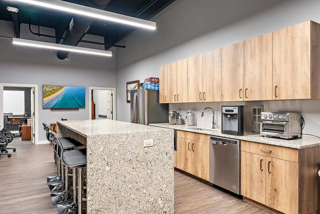 待售: $950,000 (0 贝兹, 0 浴室, 3580 平方英尺)