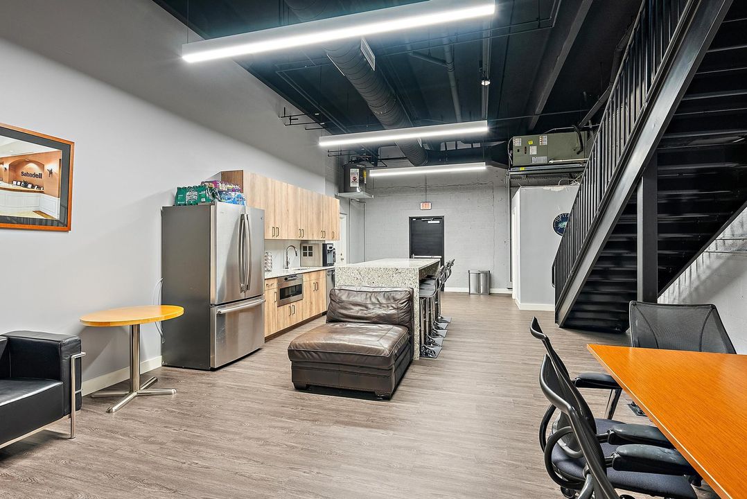 待售: $950,000 (0 贝兹, 0 浴室, 3580 平方英尺)