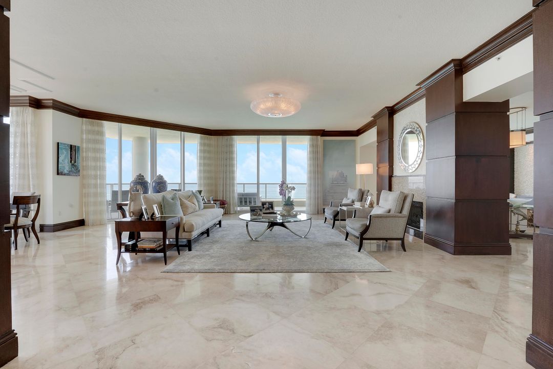 合同活跃: $4,400,000 (3 贝兹, 3 浴室, 4741 平方英尺)