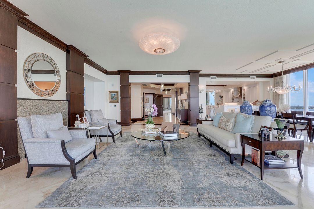 合同活跃: $4,400,000 (3 贝兹, 3 浴室, 4741 平方英尺)