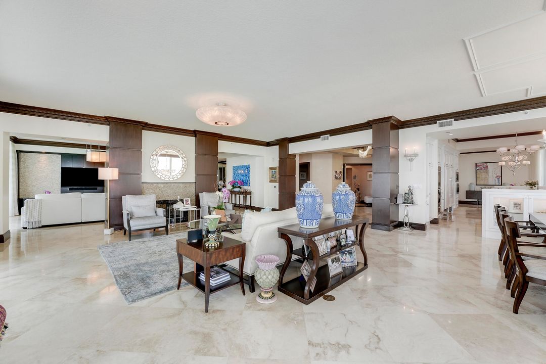 合同活跃: $4,400,000 (3 贝兹, 3 浴室, 4741 平方英尺)