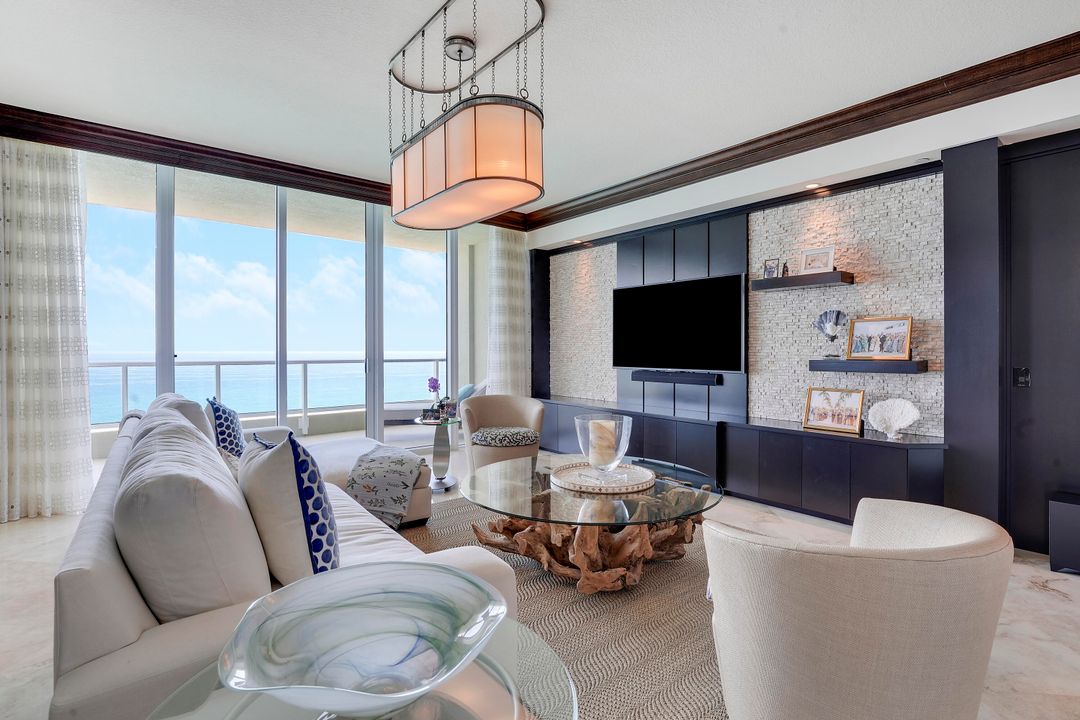 合同活跃: $4,400,000 (3 贝兹, 3 浴室, 4741 平方英尺)