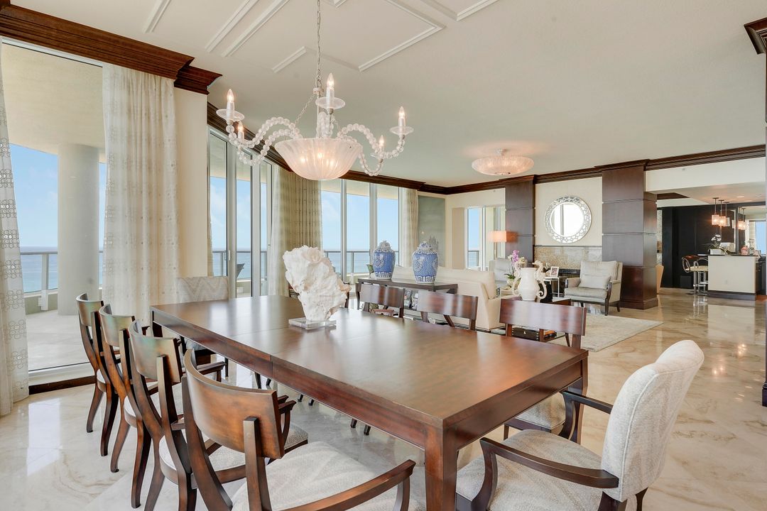 合同活跃: $4,400,000 (3 贝兹, 3 浴室, 4741 平方英尺)