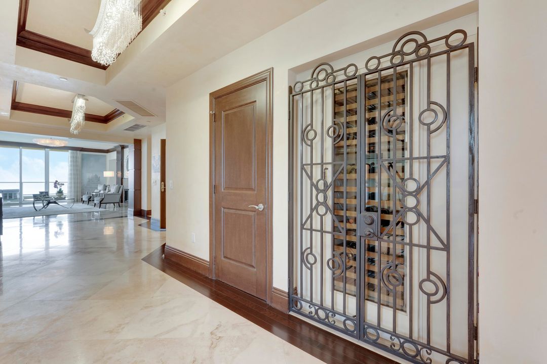 合同活跃: $4,400,000 (3 贝兹, 3 浴室, 4741 平方英尺)